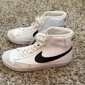 Nike GS Blazer in White and Black Size 6Y